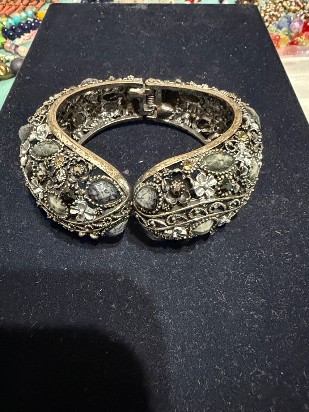Intricate Silver-Tone Filigree Hinged Bangle Bracelet - Vintage Floral Design